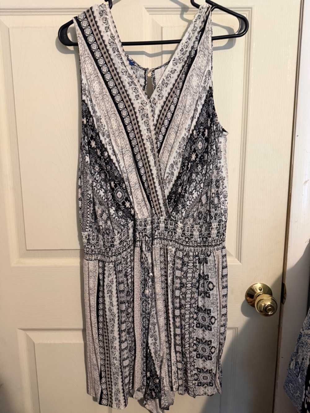Women’s Black & White Printed Sleeveless Romper